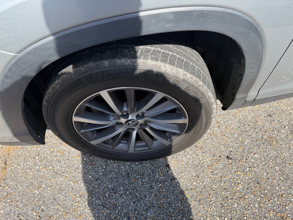 2019 Toyota Highlander Image 2