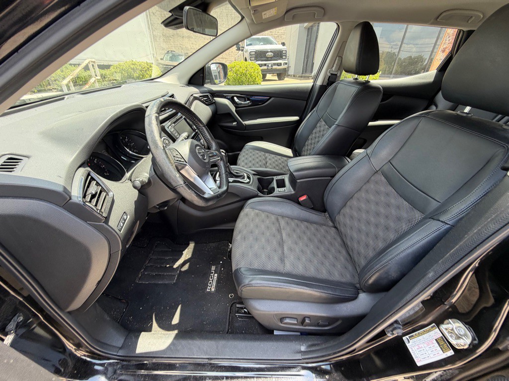 2022 Nissan Rogue Image 3