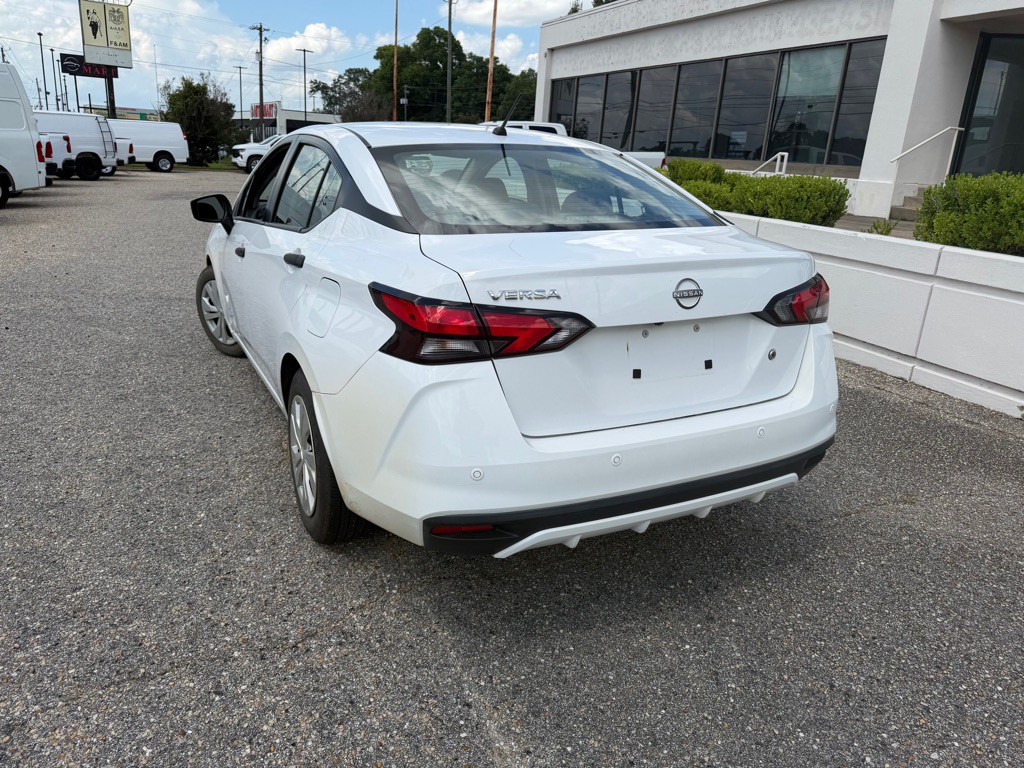 2023 Nissan Versa Image 8