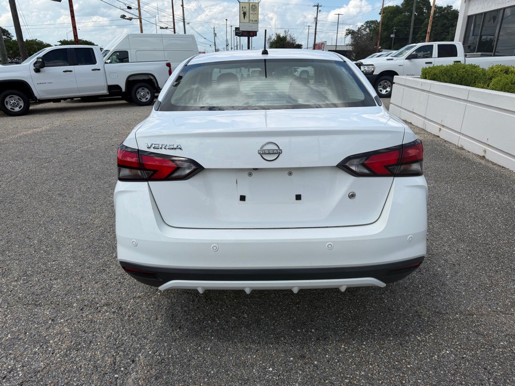2023 Nissan Versa Image 9