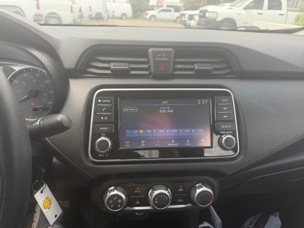 2023 Nissan Versa Image 16