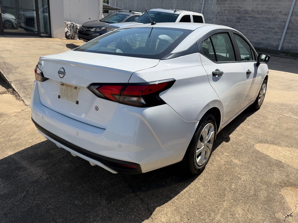 2023 Nissan Versa Image 6