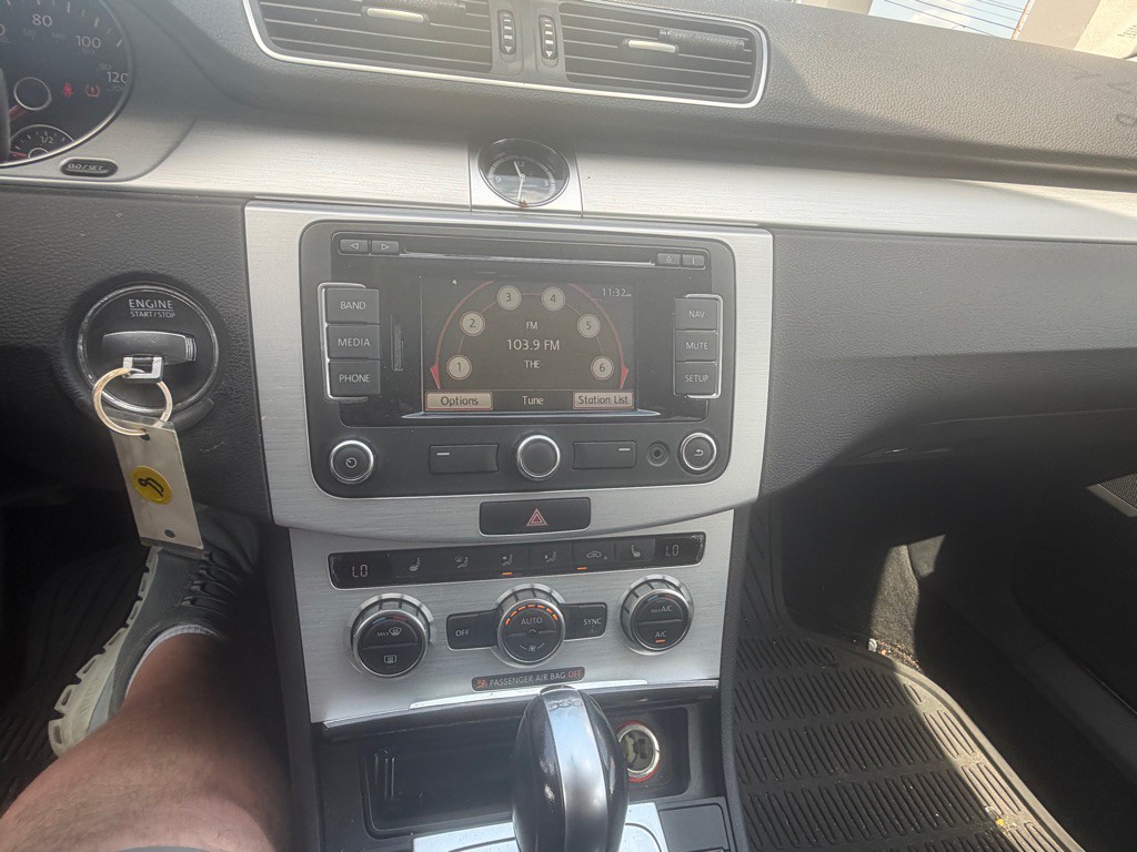 2015 Volkswagen CC Image 16