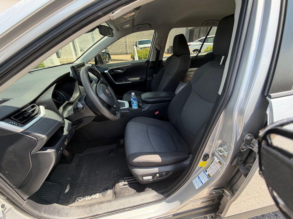 2020 Toyota Rav4 Image 2