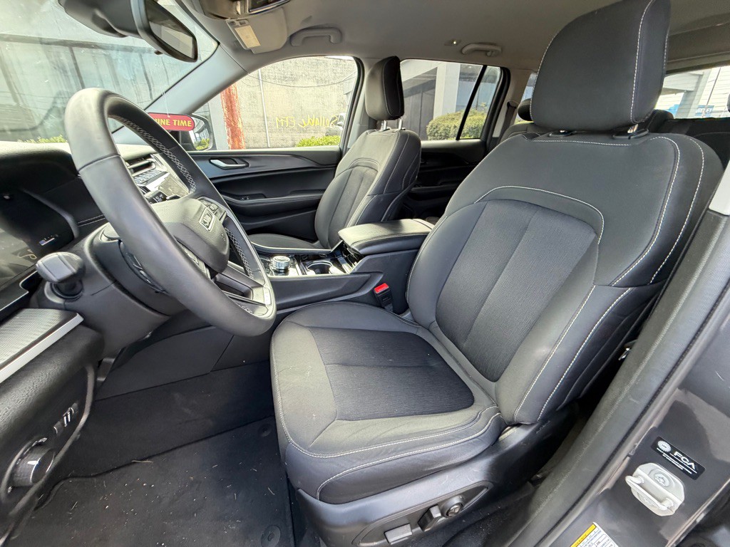 2023 Jeep Grand Cherokee Image 3