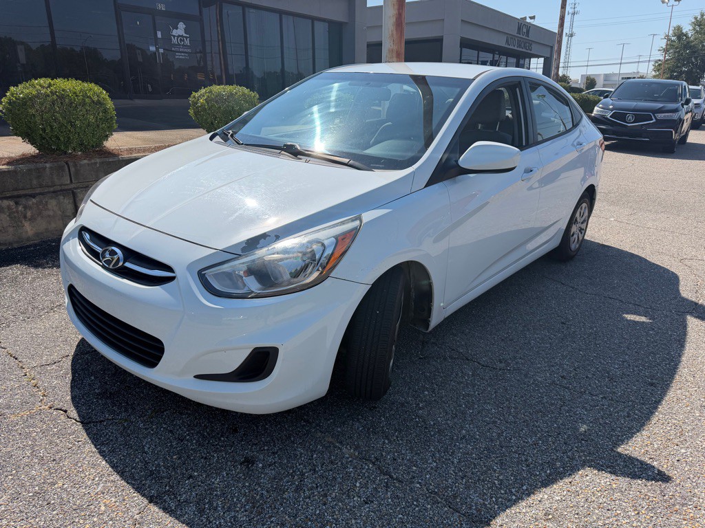 2015 Hyundai Accent Image 1