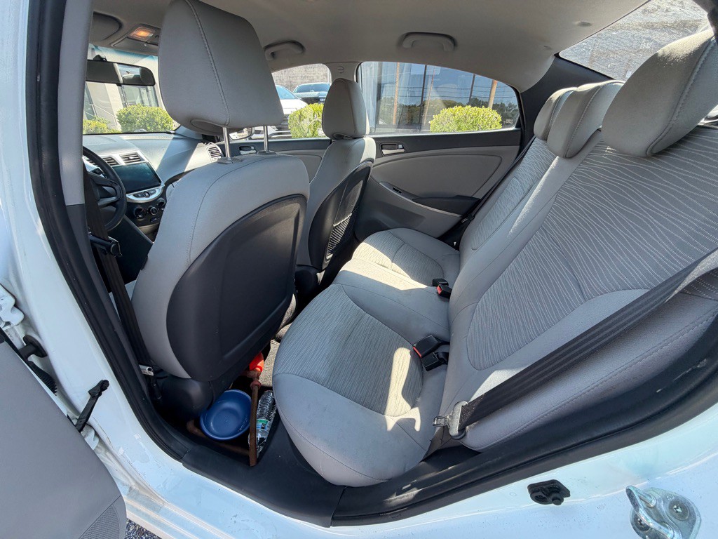 2015 Hyundai Accent Image 5