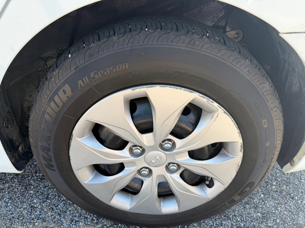 2015 Hyundai Accent Image 6