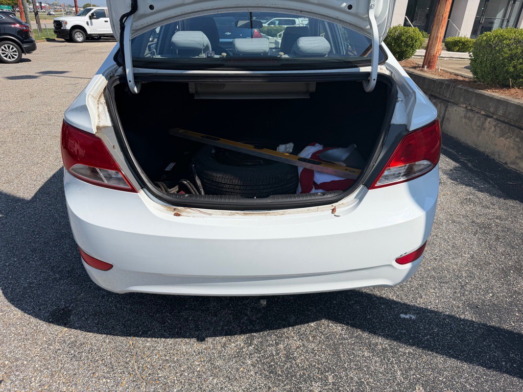 2015 Hyundai Accent Image 8