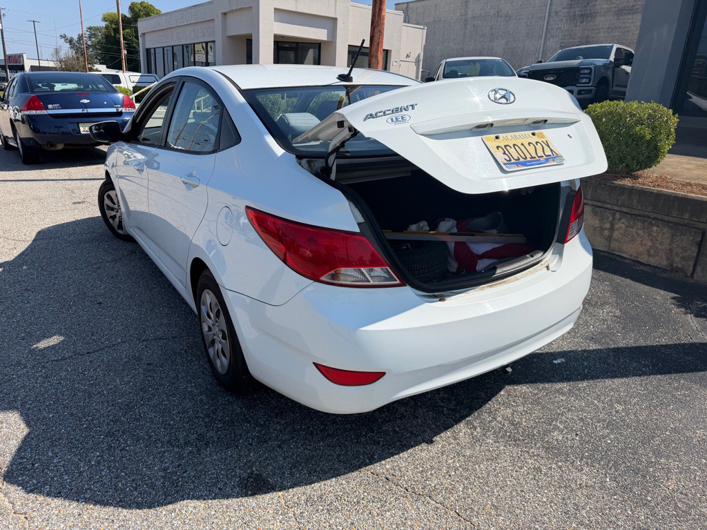 2015 Hyundai Accent Image 9