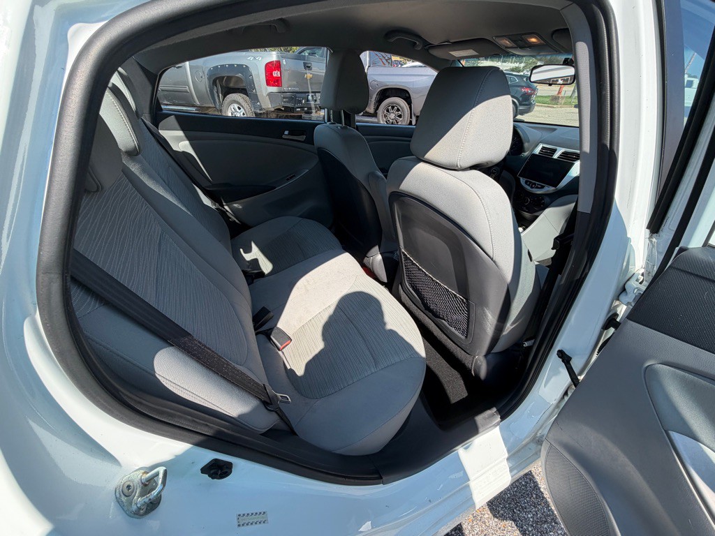 2015 Hyundai Accent Image 13