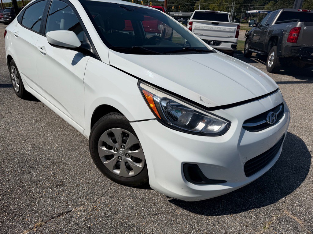 2015 Hyundai Accent Image 16