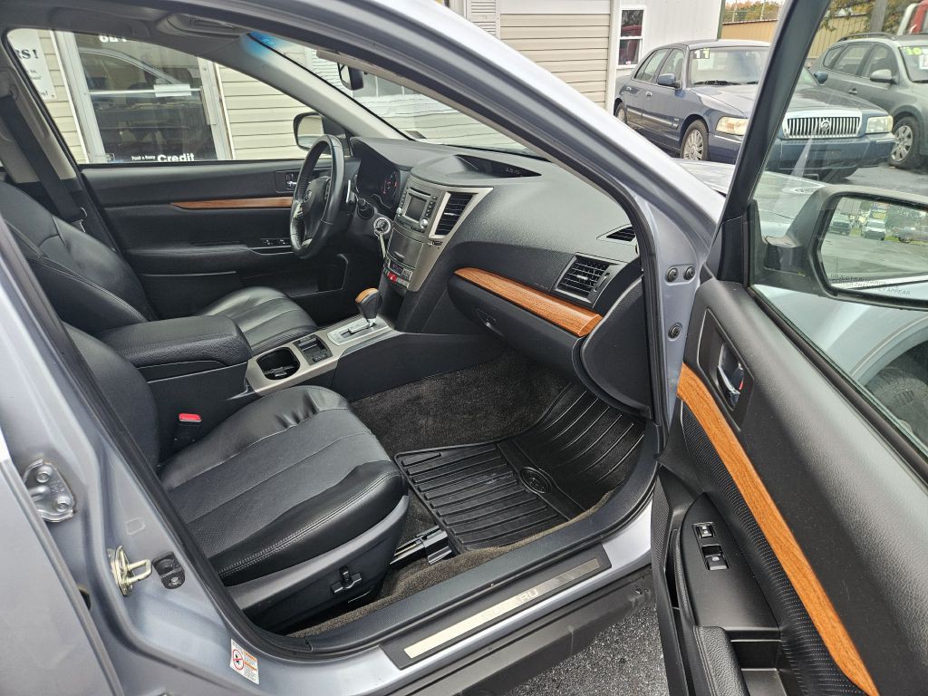 2014 Subaru Outback Image 8