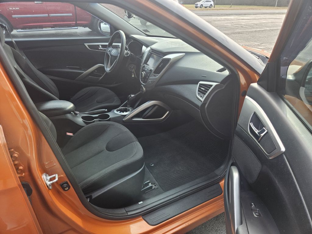2012 Hyundai Veloster Image 8