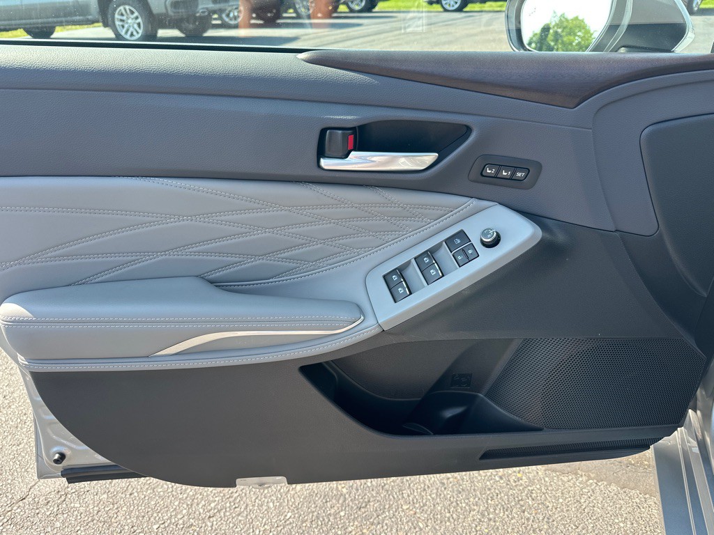 2021 Toyota Avalon Image 9