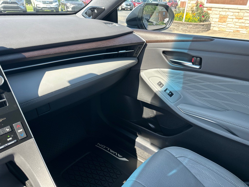 2021 Toyota Avalon Image 23