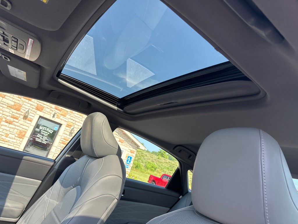 2021 Toyota Avalon Image 30