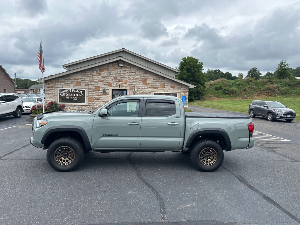 2023 Toyota Tacoma Image 2