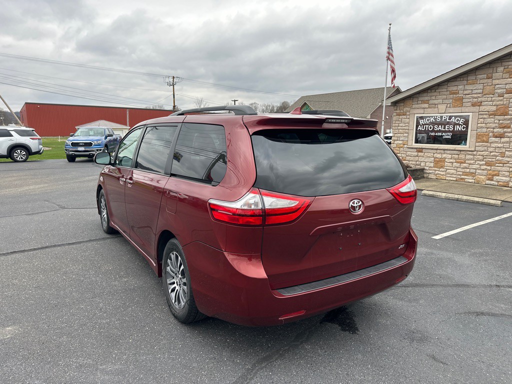 2019 Toyota Sienna Image 3