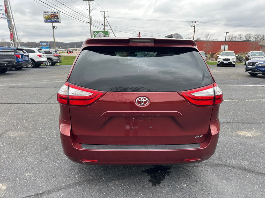 2019 Toyota Sienna Image 4