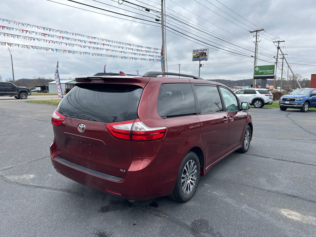 2019 Toyota Sienna Image 5