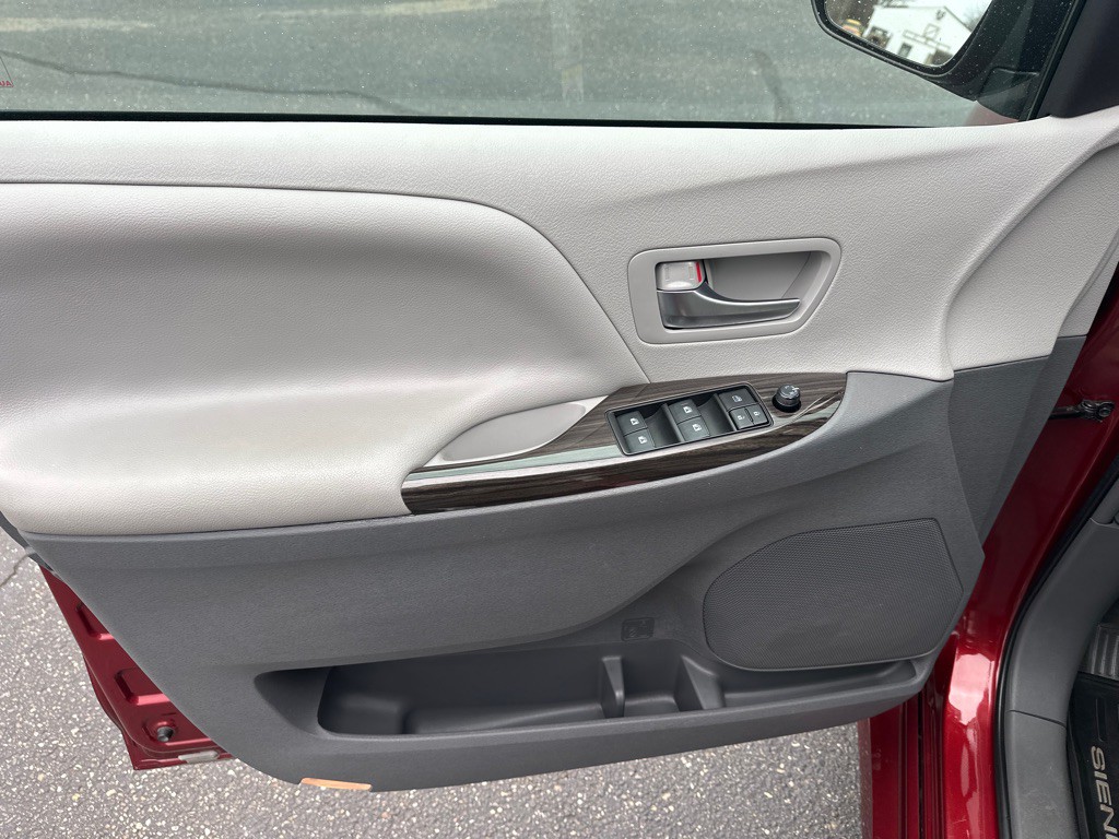 2019 Toyota Sienna Image 9