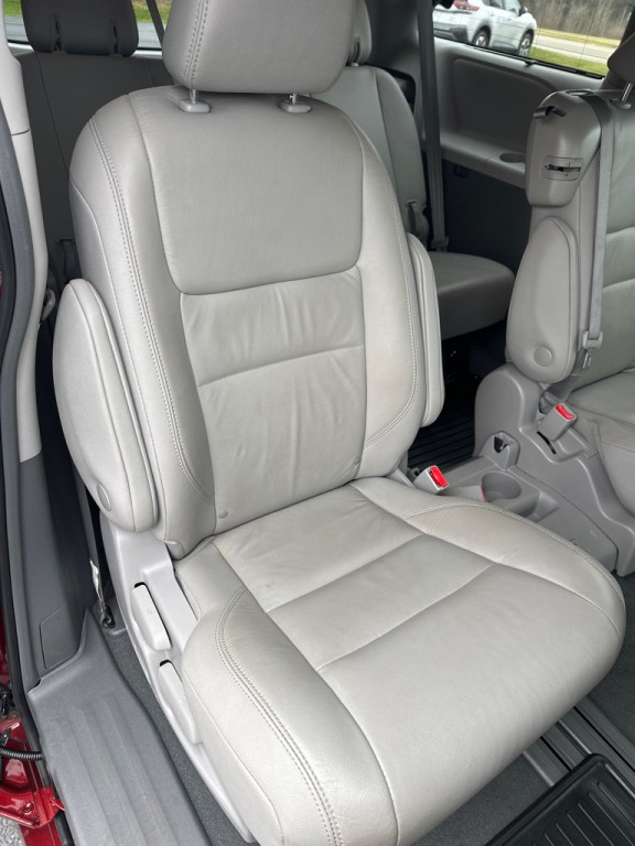 2019 Toyota Sienna Image 29