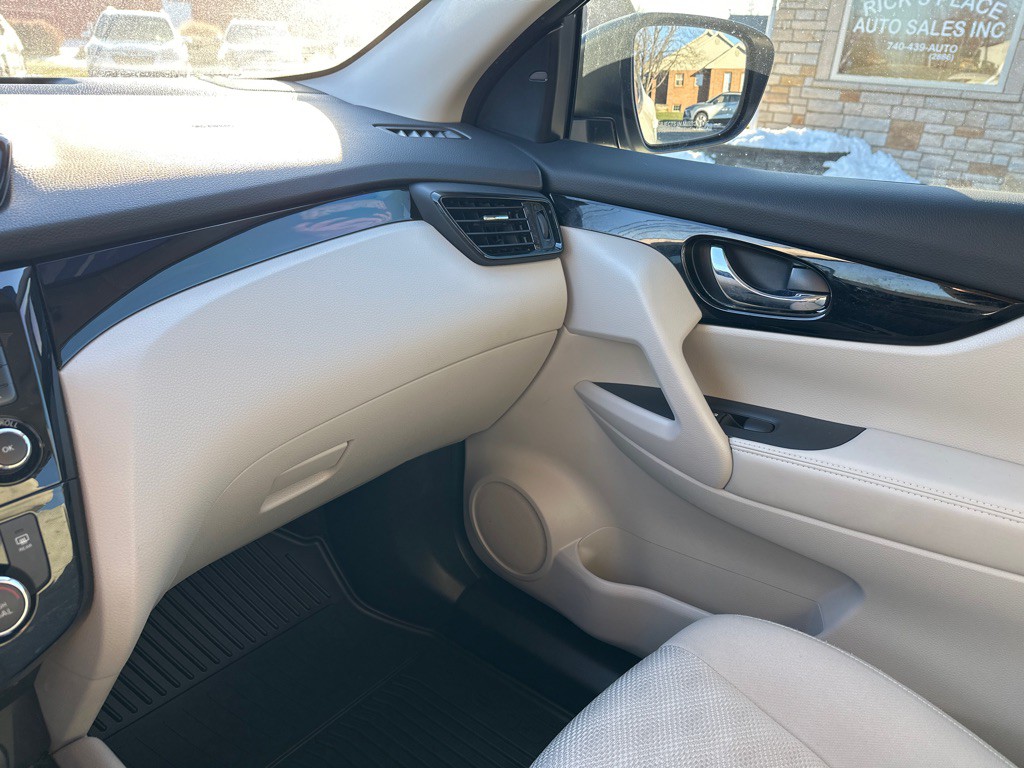 2022 Nissan Rogue Image 22