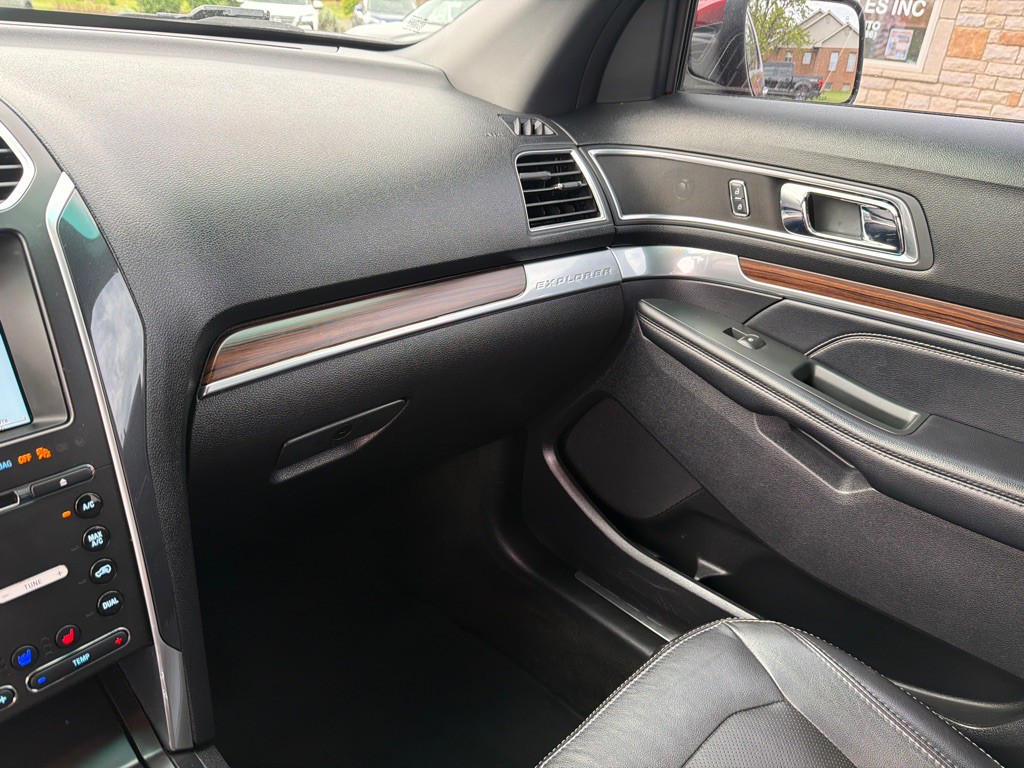 2017 Ford Explorer Image 24