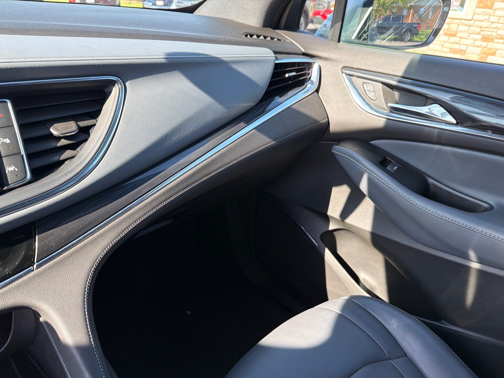 2023 Buick Enclave Image 21