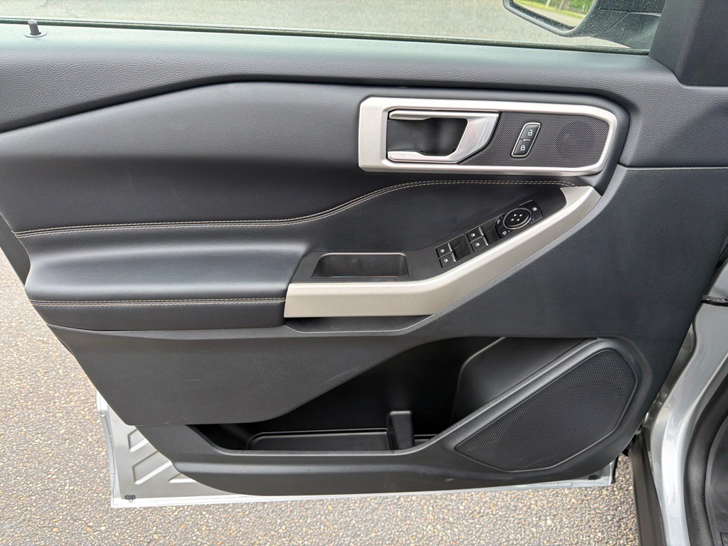 2022 Ford Explorer Image 9