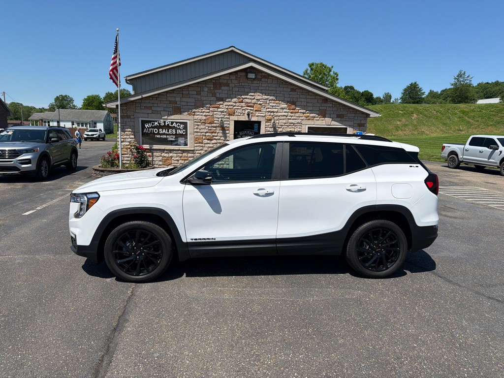 2024 GMC Terrain Image 2