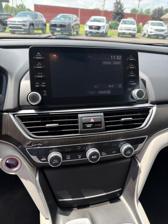 2018 Honda Accord Image 16