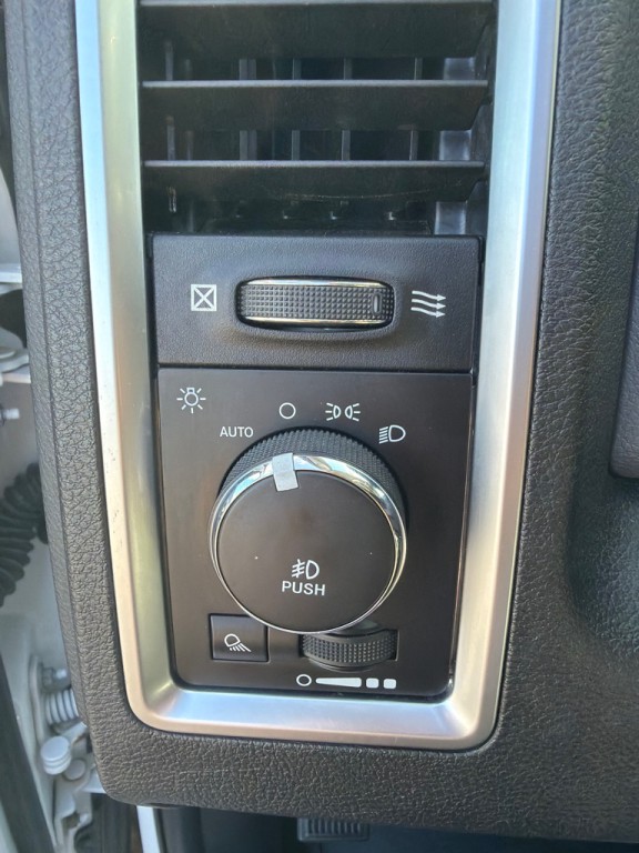 2016 RAM 1500 Image 12