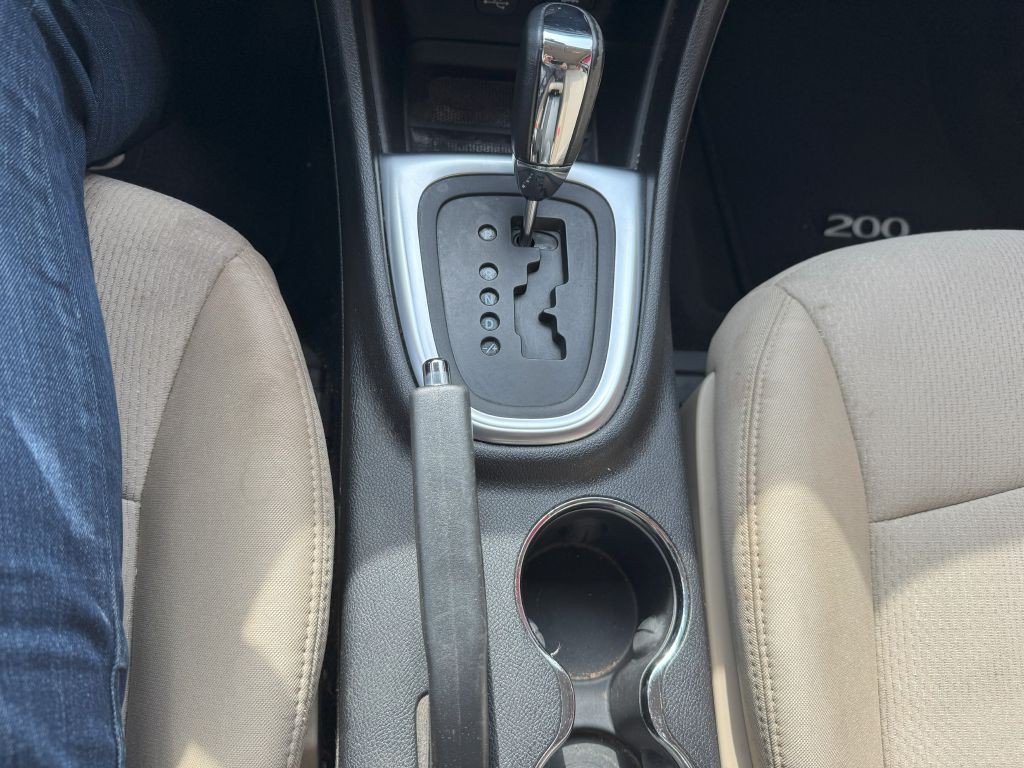 2011 Chrysler 200 Image 14