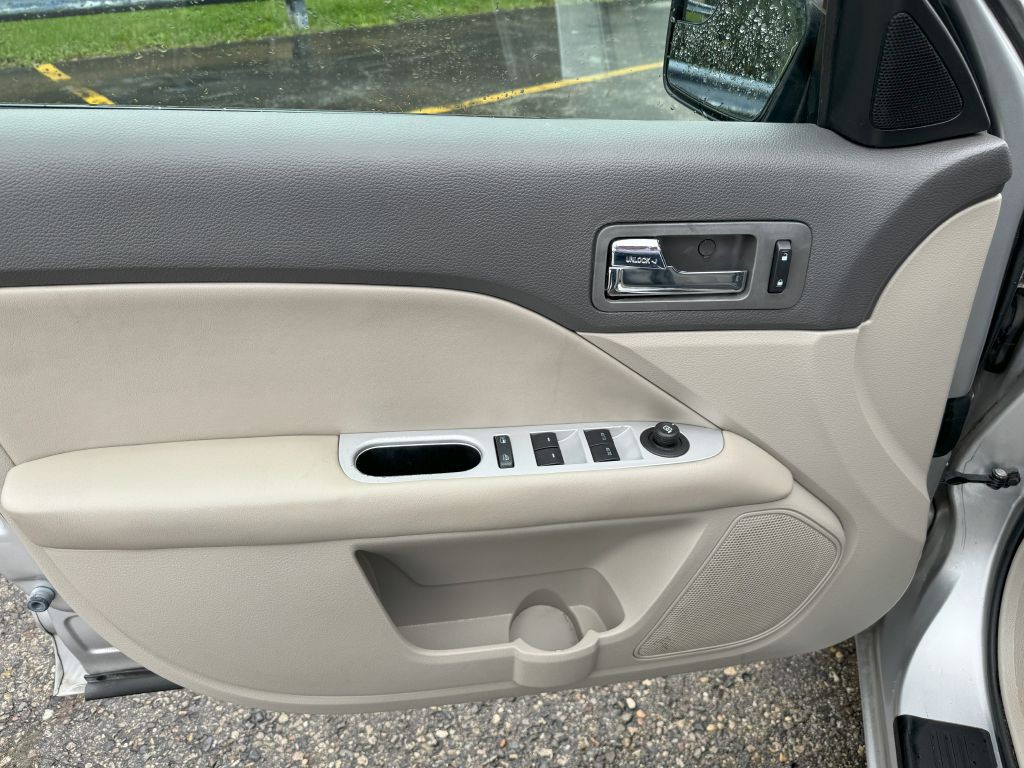 2011 Mercury Milan Image 8