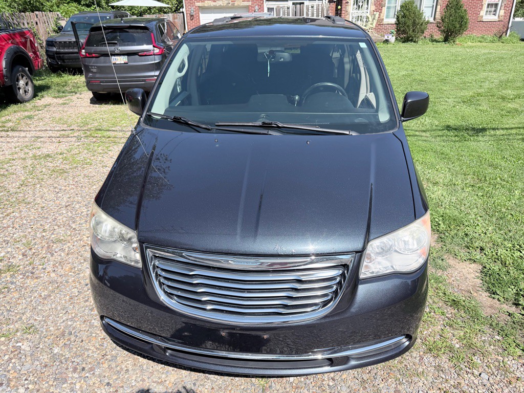 2014 Chrysler Town & Country Image 3
