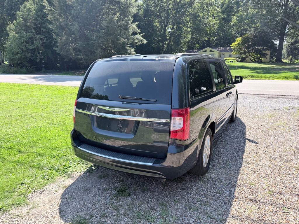 2014 Chrysler Town & Country Image 5