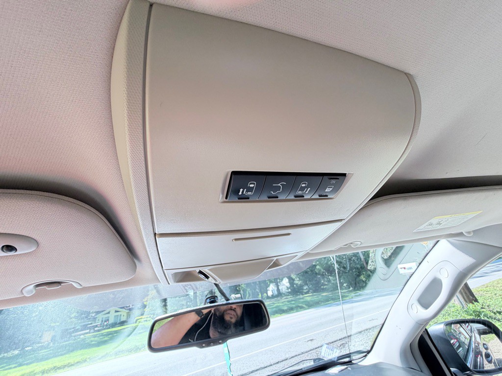 2014 Chrysler Town & Country Image 9
