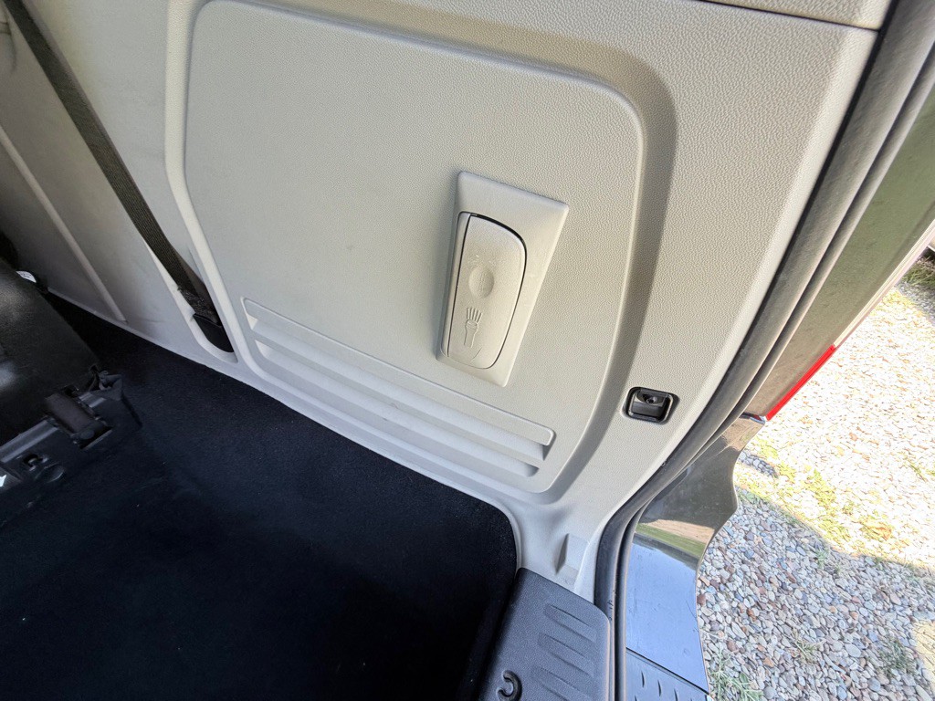 2014 Chrysler Town & Country Image 15