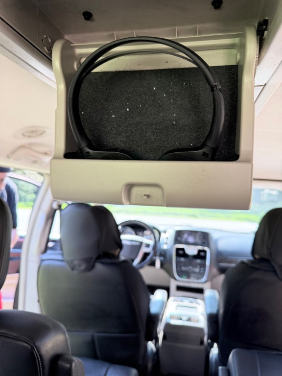 2014 Chrysler Town & Country Image 22