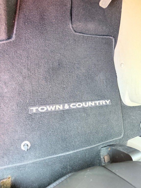 2014 Chrysler Town & Country Image 24
