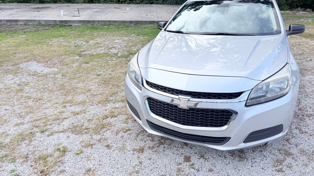 2015 Chevrolet Malibu Image 2