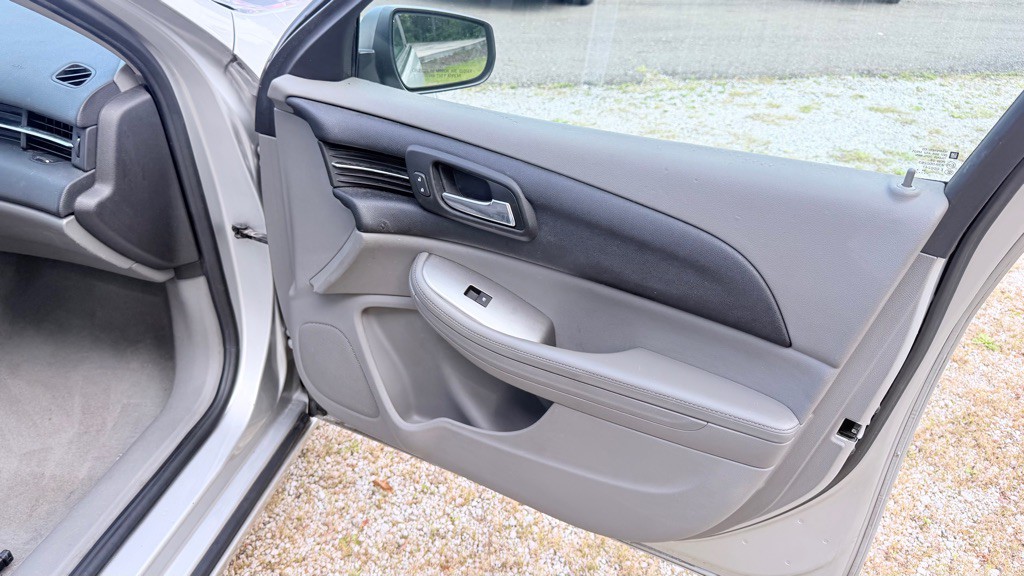 2015 Chevrolet Malibu Image 16