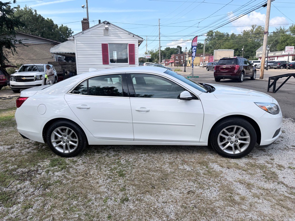 2013 Chevrolet Malibu Image 3