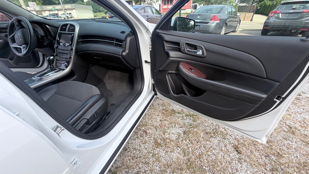 2013 Chevrolet Malibu Image 14