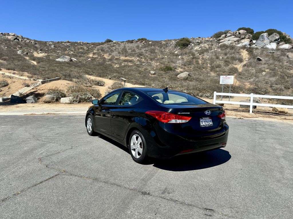 2013 Hyundai Elantra Image 3