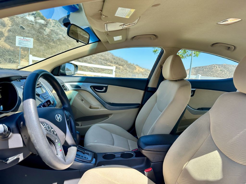 2013 Hyundai Elantra Image 9