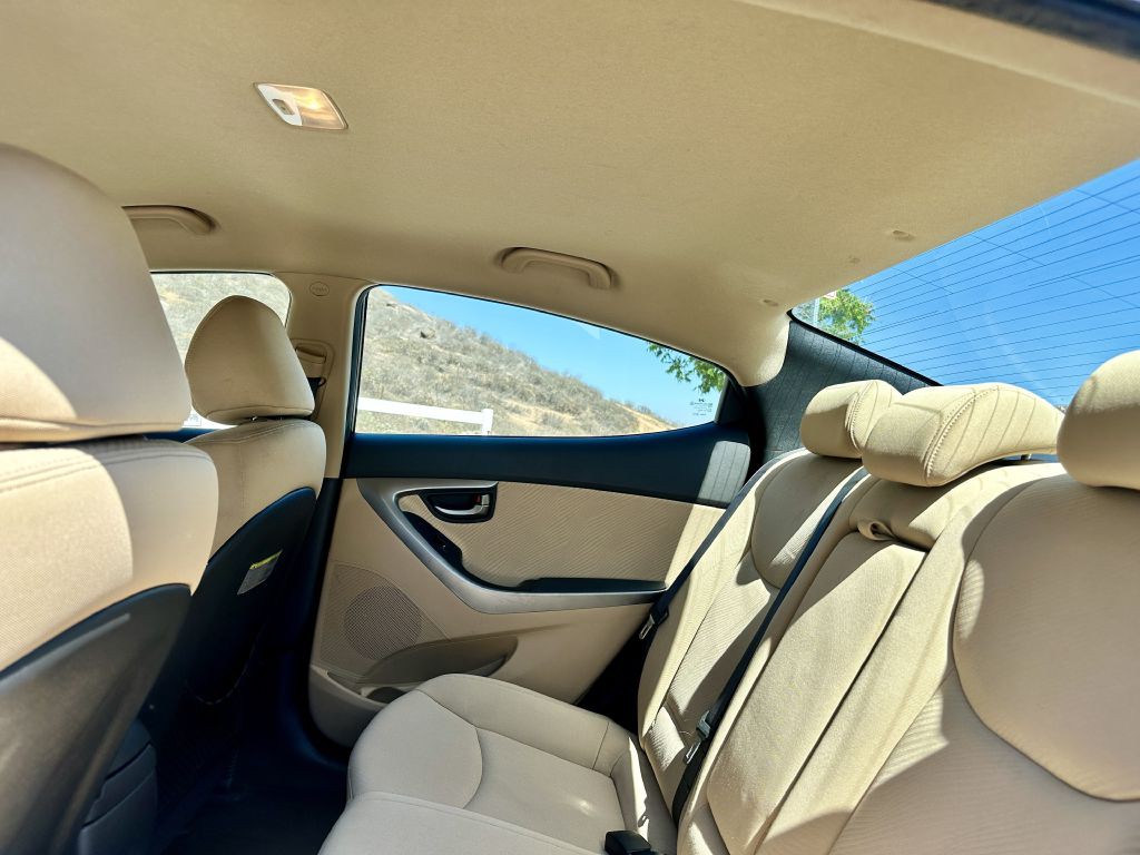 2013 Hyundai Elantra Image 10