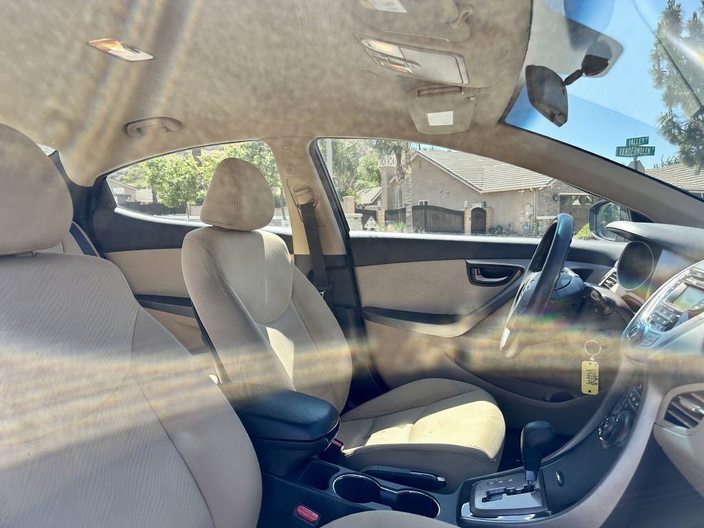 2013 Hyundai Elantra Image 12